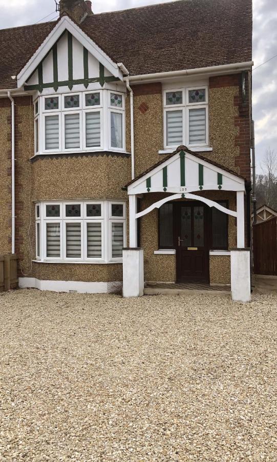 Cosy Garden Log Cabin Salisbury Exterior photo